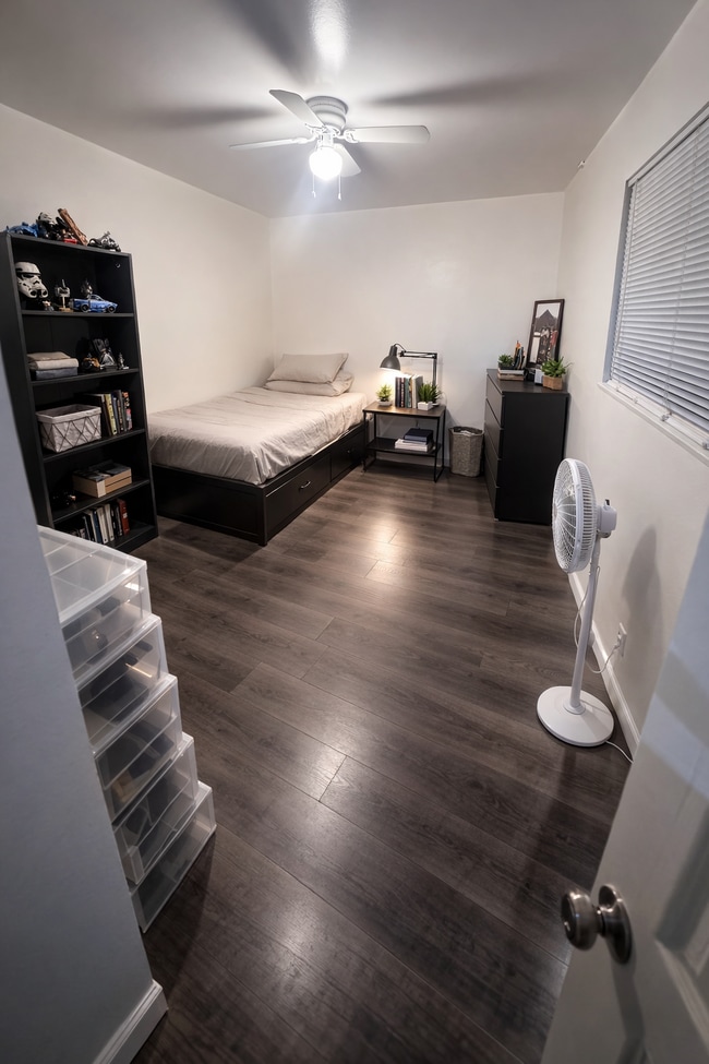 Building Photo - 150 W 49th St