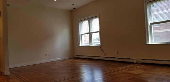 Building Photo - 525 Bergen Ave