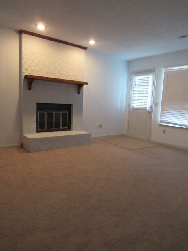 Building Photo - Daleville!