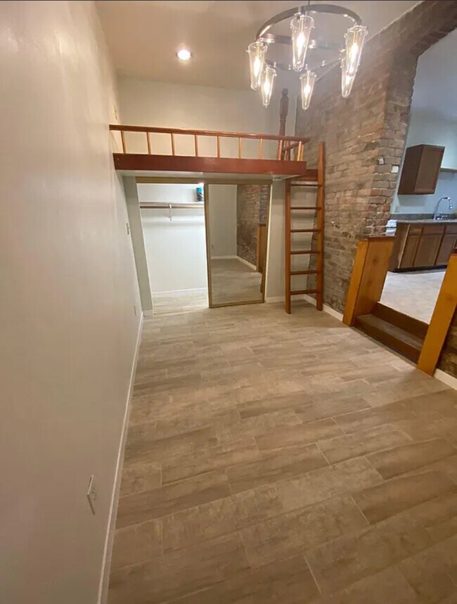 Building Photo - 162 Santa Fe Ave