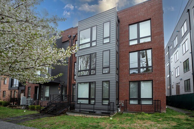 Foto del edificio - 4335 Harrison St NW