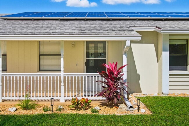 Foto del edificio - "Charming 3-Bedroom Oasis with 2 Baths on ...