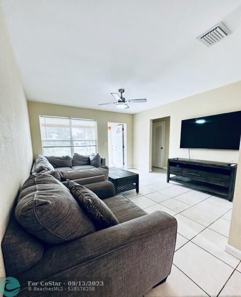 Foto del edificio - 1407 NE 15th St