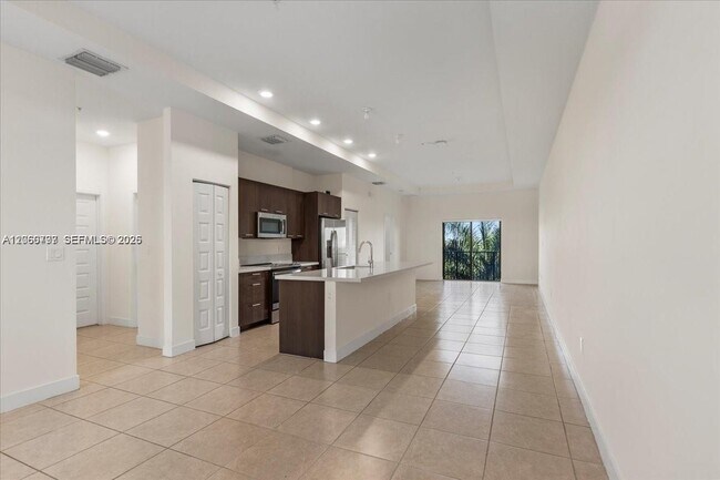 Foto del edificio - 8031 NW 104th Ave