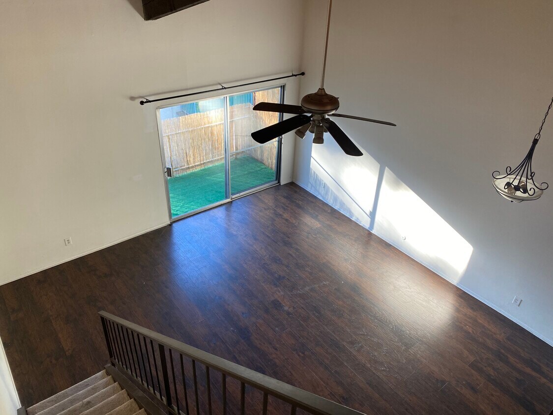 5460 White Oak Ave, Unit D305 Condos in Encino, CA Westside Rentals