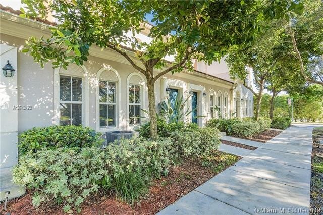 Building Photo - 2679 SW 99th Way  2679 Miramar FL 33025