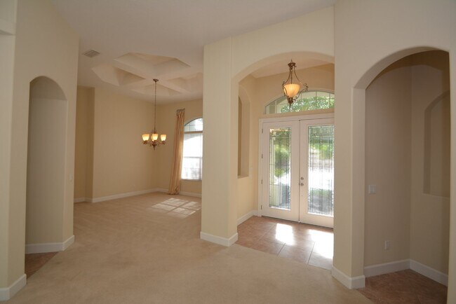 Building Photo - Luxurious Pool Home in gated community of ...