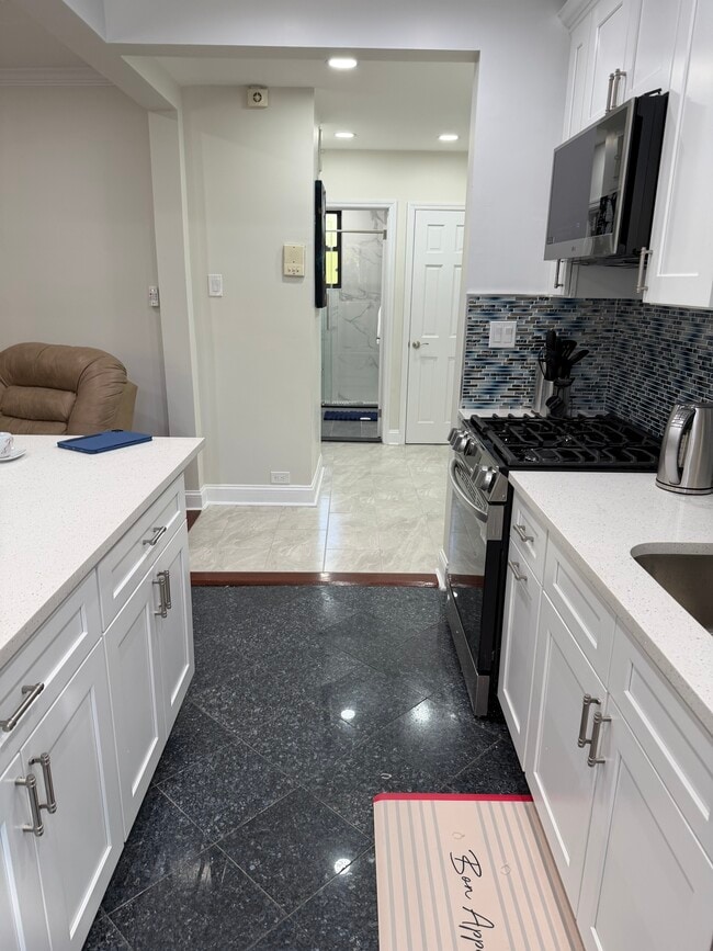 Sala - 7713 Ditmars Blvd