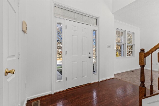 Foto del edificio - 4BR Columbia Home w/ Finished Basement, Deck & Open Green Space