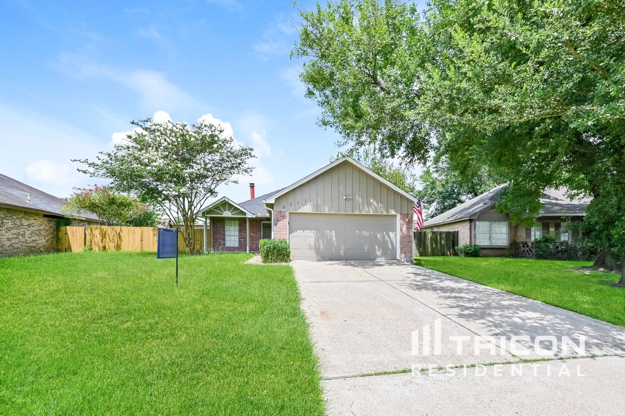 Foto principal - 8711 Croteau Dr