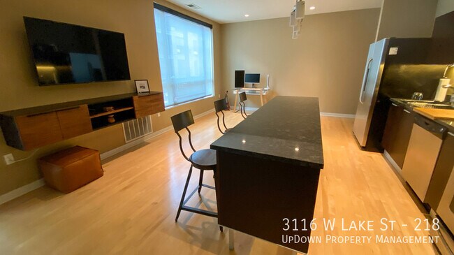 Foto del edificio - 3116 W Lake St