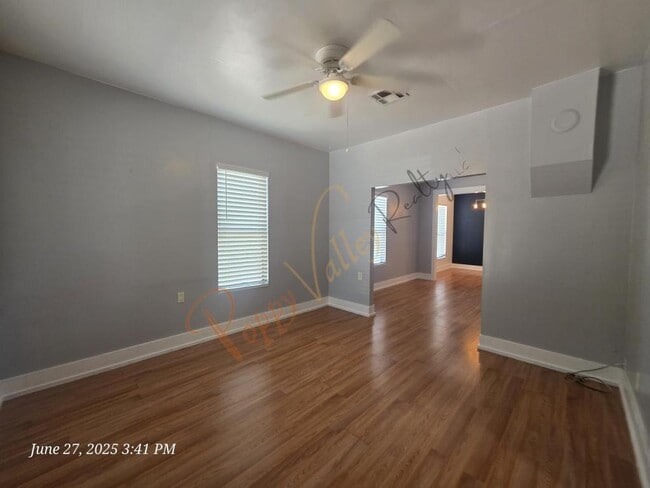 Building Photo - 305 Grandview Ave
