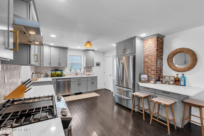 Building Photo - 555 Ocean Rd