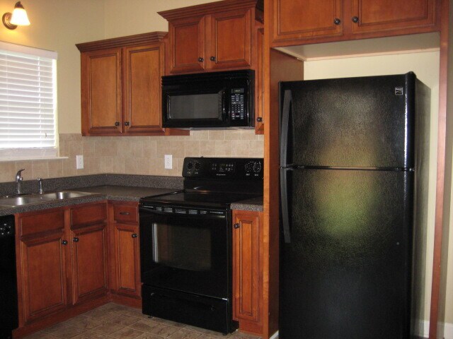 Foto del edificio - 3013 Community Cir