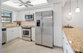 Building Photo - 271 Southbay Dr