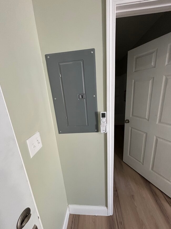 Building Photo - 110 8th St