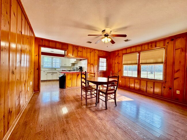 Building Photo - 1134 Rowland Rd