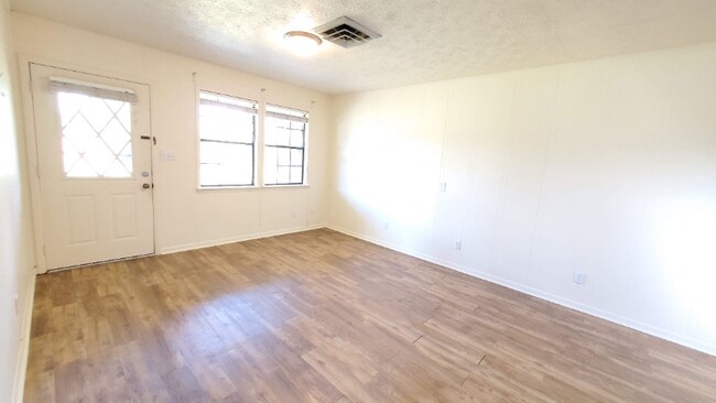 Building Photo - 210 Bolton Cir