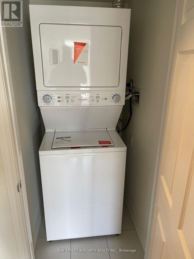 Building Photo - 2791 Eglinton Ave E