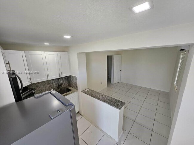 Foto del edificio - 6860 SW 27th St