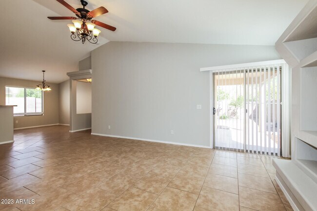 Foto del edificio - 14821 N 129th Dr