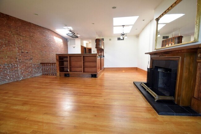 Building Photo - 7 Holyoke St