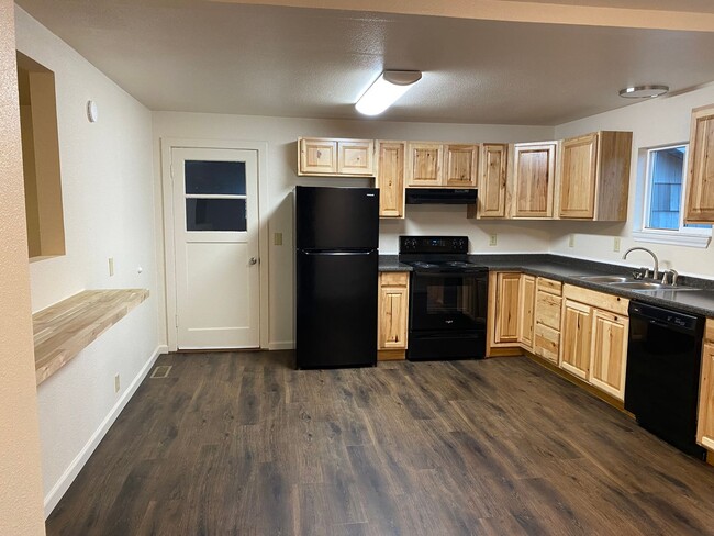 Building Photo - 3 Bedroom with a Bonus Room!