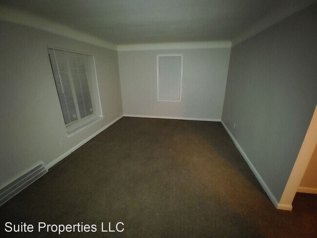 Building Photo - 2 br, 1 bath House - 8865 Greenview Ave