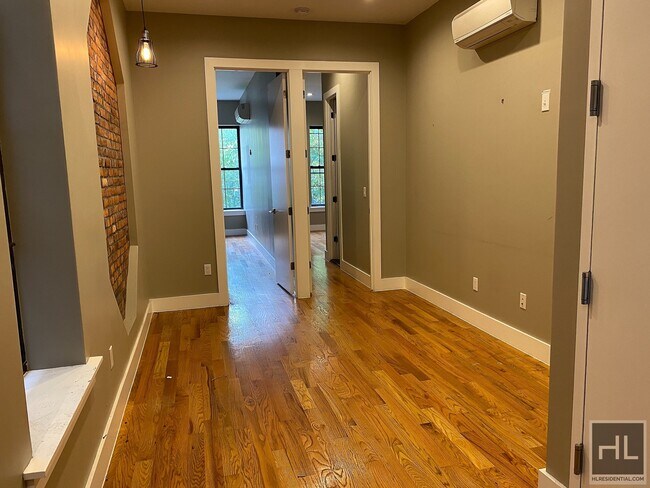 Building Photo - NO FEE 3 Bed 3 Bath | Hart Street, Bed-Stuy