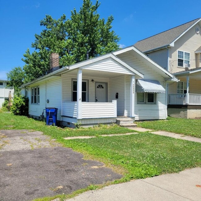 Building Photo - 15205 Lincoln Ave