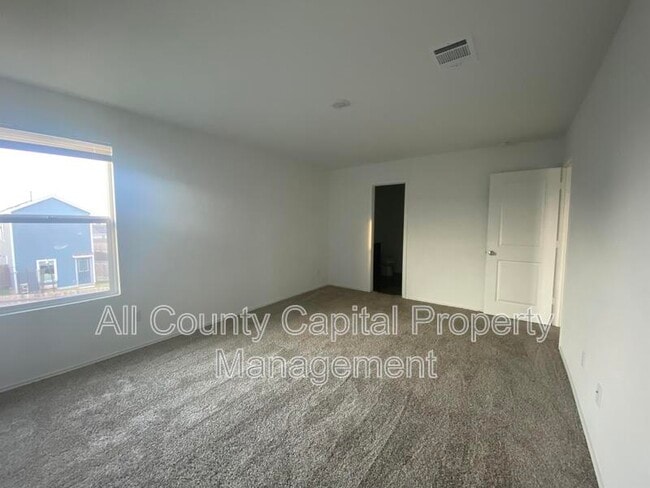 Building Photo - 385 Amber Gln