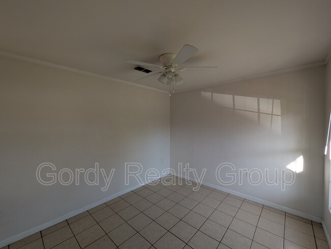 Foto del edificio - 3137 Redbud Ln