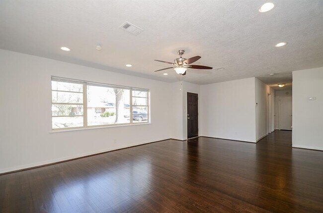 Building Photo - 10033 Whiteside Ln