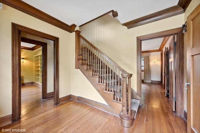 Building Photo - 133 S Park Ave