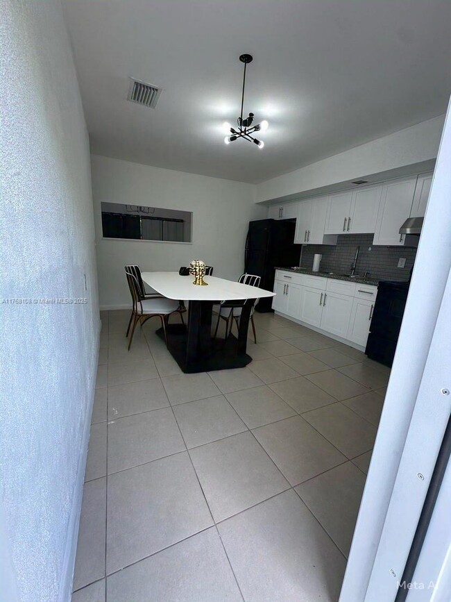 Foto del edificio - 402 SW 8th St