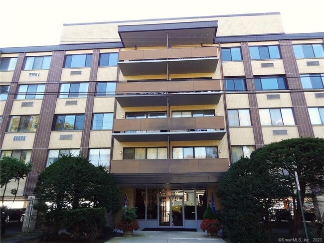 Building Photo - 155 Brewster St