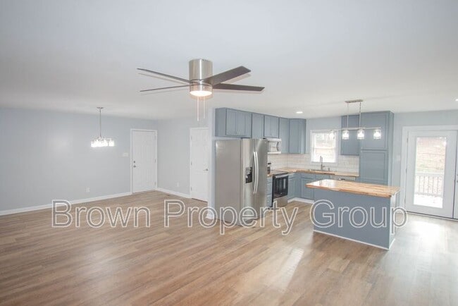 Foto del edificio - 4723 Dominion Rd