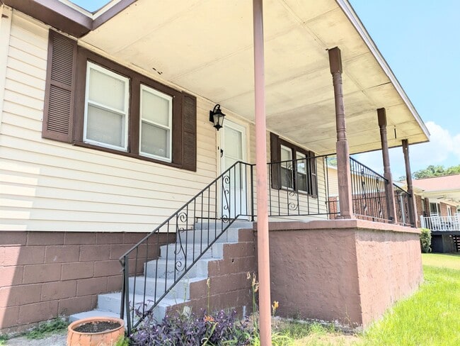 Photo - 1081 Veal St SW House