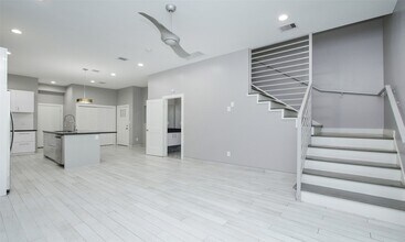 Building Photo - 309 E 43rd St