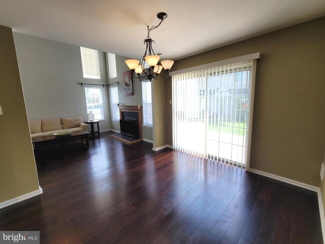 Building Photo - 41 Honey Locust Ln