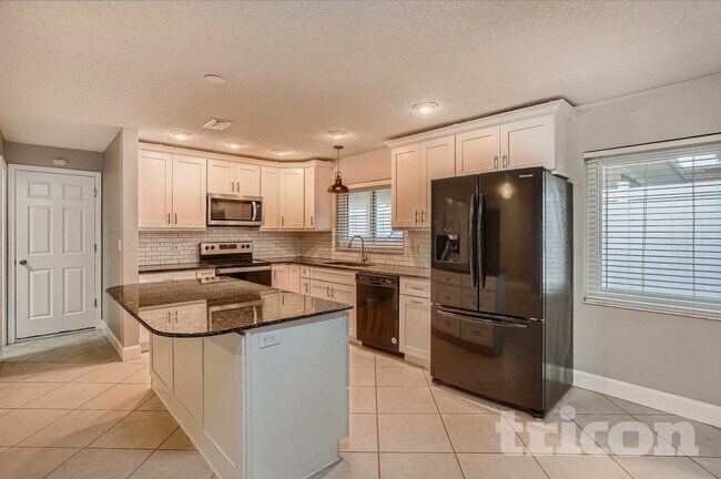 Foto del edificio - 215 Hillcrest Dr