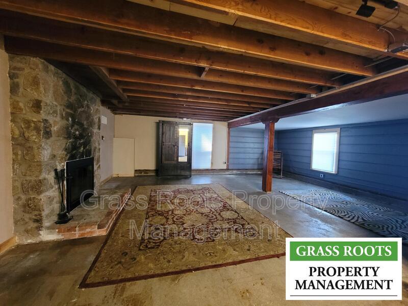 Primary Photo - 11524 N Bloomfield Rd