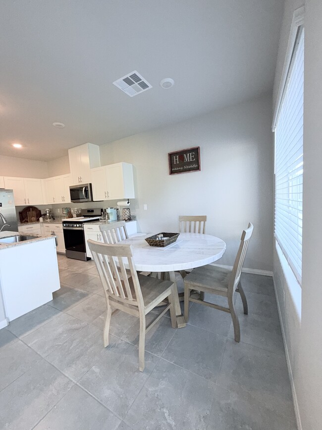 Building Photo - 3839 Seyfert Ave