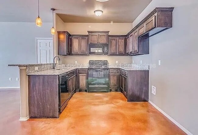 Foto del edificio - 1846 Cypress Ln