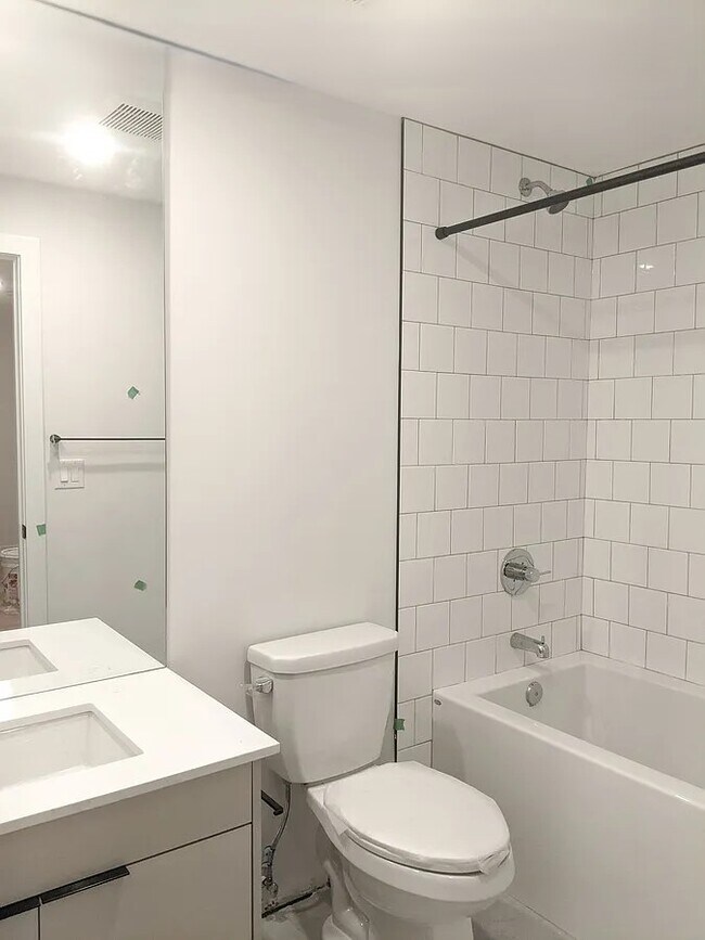 Photo du bâtiment - Killarney – a quiet, family-friendly neighborhood close to parks and tennis courts.