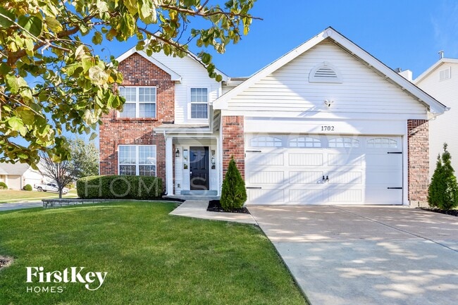 Building Photo - 1702 Briarmanor Dr