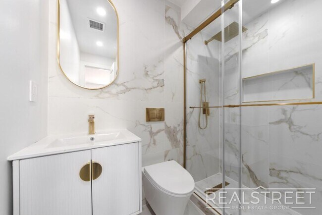 Foto del edificio - Brand New 3 Bed 2 Bath in Bed Stuy Townhouse!