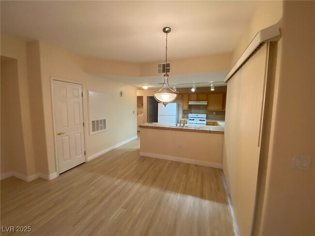 Foto del edificio - 3825 Juno Beach St