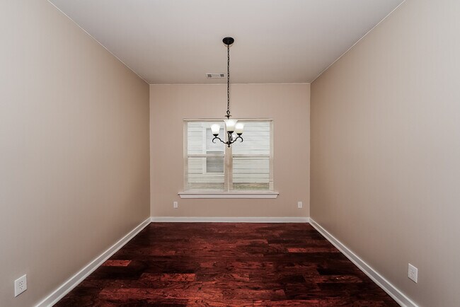 Foto del edificio - 245 Hathaway Ln