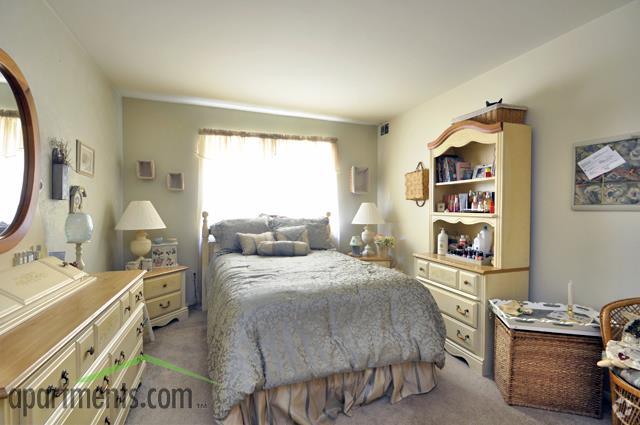 Bedroom - Pebble Hill Apartments